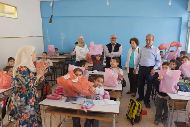 "جمعية مكتبة أطفال صيدا الشعبية" وزعت كسوة العيد على 125 تلميذاً في "مدرسة أنجيليك صليبا الرسمية" "جمعية مكتبة أطفال صيدا الشعبية" وزعت كسوة العيد على 125 تلميذاً في "مدرسة أنجيليك صليبا الرسمية"