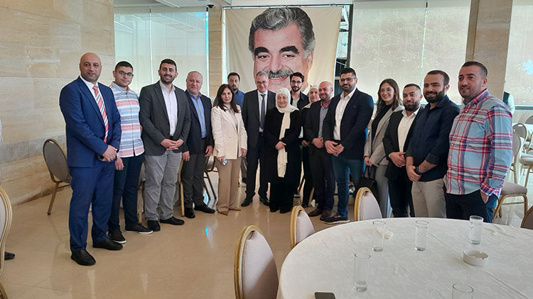 بهية الحريري تكرّم البروفيسور غسان أبو علفا بمناسبة منحه الدكتوراه الفخرية في علم الأمراض السرطانية بهية الحريري تكرّم البروفيسور غسان أبو علفا بمناسبة منحه الدكتوراه الفخرية في علم الأمراض السرطانية