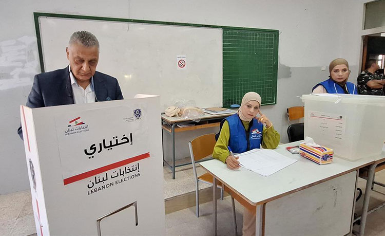 بديع والسعودي يدليان بصوتيهما: أجواء انتخابية هادئة وتمنيات بالتوفيق للمجلس الجديد بديع والسعودي يدليان بصوتيهما: أجواء انتخابية هادئة وتمنيات بالتوفيق للمجلس الجديد
