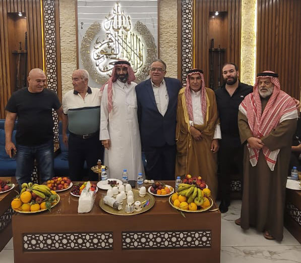 السيد وليد صفدية ينقل تهاني الأمين العام لتيار المستقبل إلى المختار الكبير ورئيس بلدية السعديات السيد وليد صفدية ينقل تهاني الأمين العام لتيار المستقبل إلى المختار الكبير ورئيس بلدية السعديات