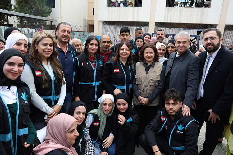 حجازي وأعضاء من المجلس البلدي يرافقون الوزيرة حنين السيد في المدرسة الكويتية لتفقد أحوال النازحين حجازي وأعضاء من المجلس البلدي يرافقون الوزيرة حنين السيد في المدرسة الكويتية لتفقد أحوال النازحين