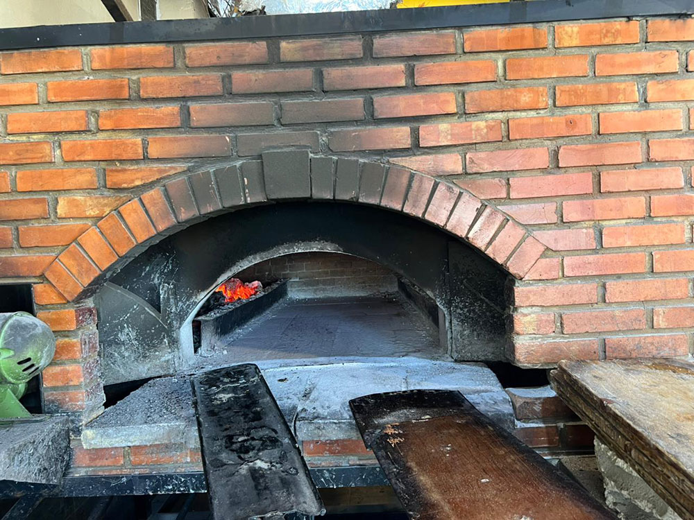 فرصة إستثمارية | عدة فرن كاملة للبيع والمحل للاستثمار