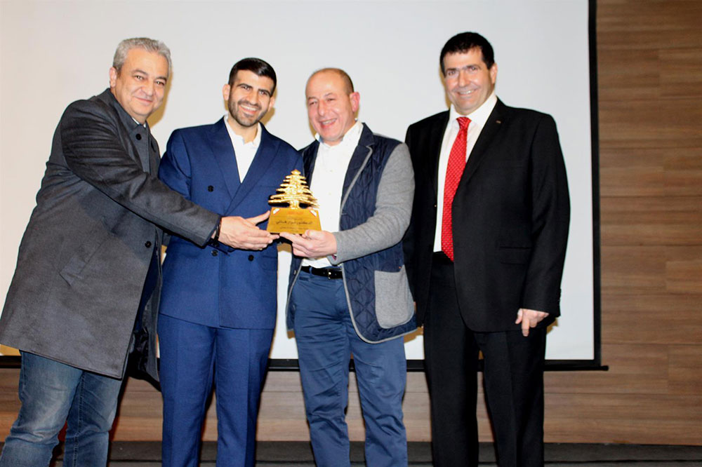 برعاية وزير الزراعة: تكريم الشاب عامر محمد علي نحولي باحتفال حاشد في بلدية صيدا برعاية وزير الزراعة: تكريم الشاب عامر محمد علي نحولي باحتفال حاشد في بلدية صيدا