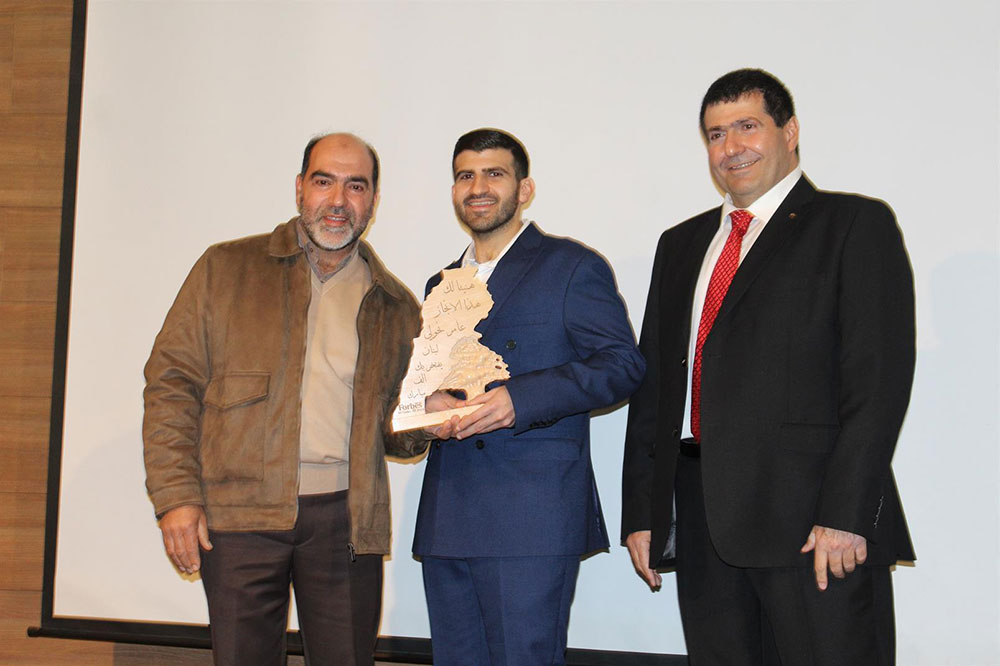 برعاية وزير الزراعة: تكريم الشاب عامر محمد علي نحولي باحتفال حاشد في بلدية صيدا برعاية وزير الزراعة: تكريم الشاب عامر محمد علي نحولي باحتفال حاشد في بلدية صيدا